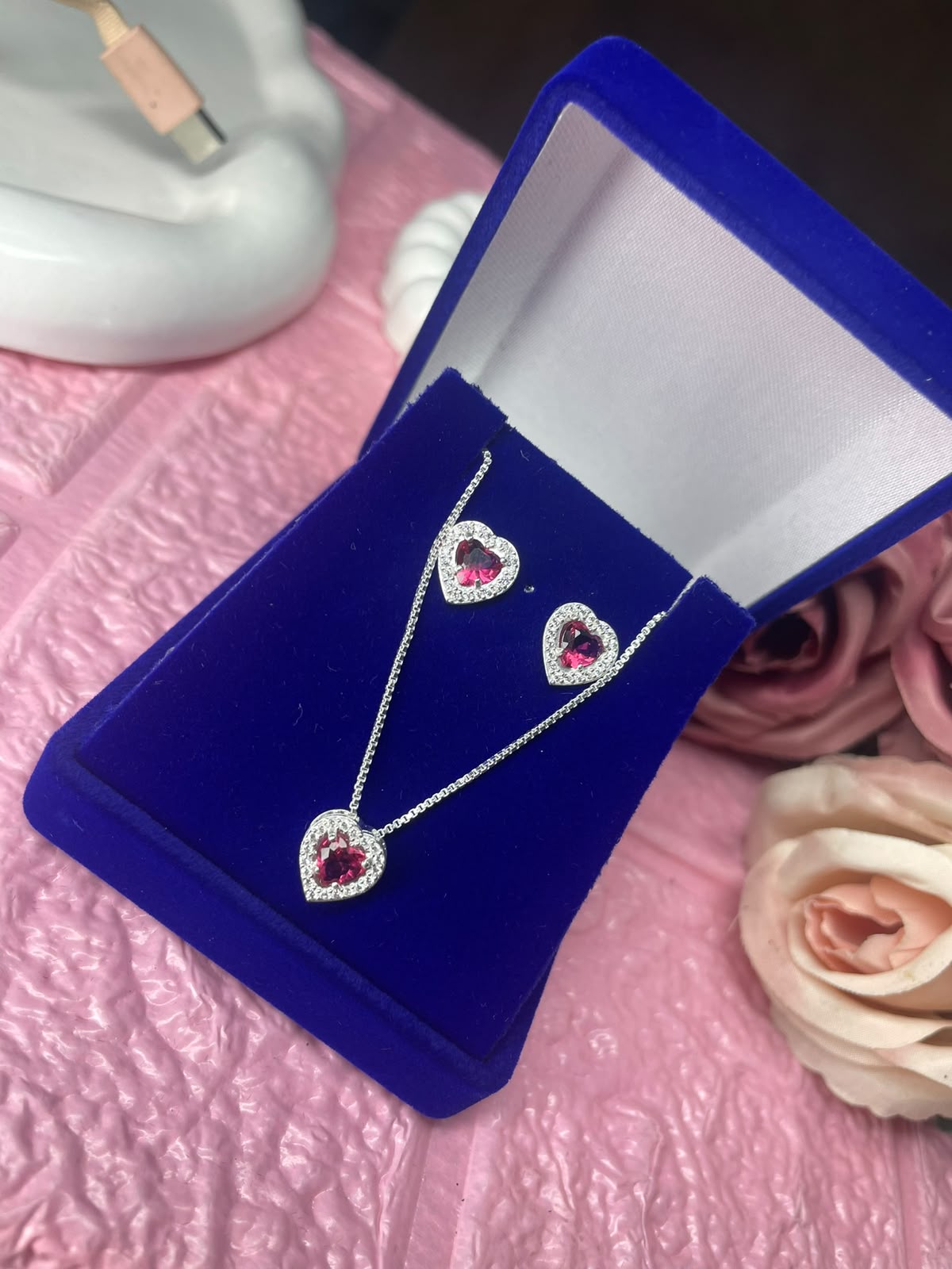 CONJUNTO CORAÇÃO VERMELHO CRAVEJADO EM PRATA 925